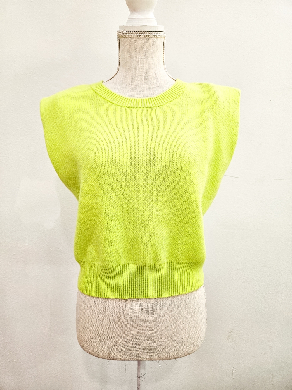 Women’s Crew Neck Sleeveless Sweater in Lime Green Size Large